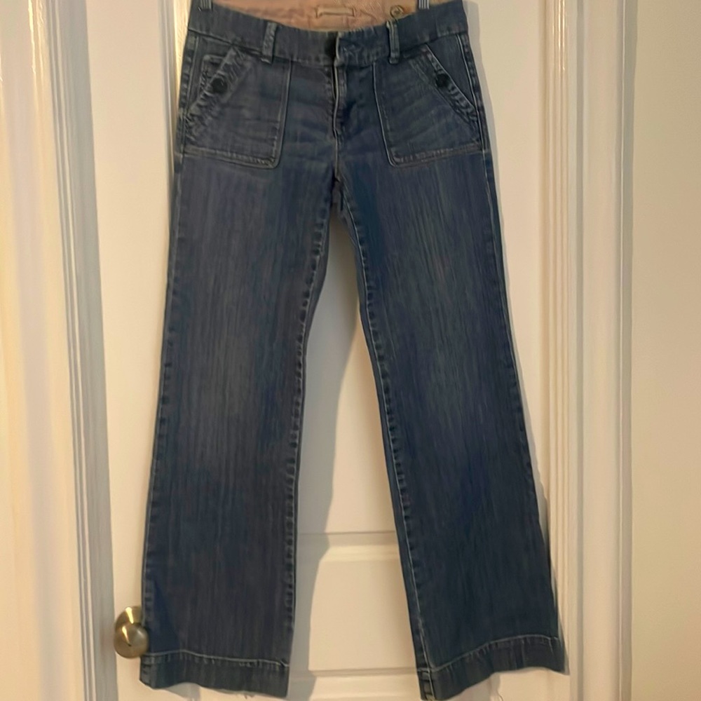 Gap women’s vintage 1969 jeans. Low rise, wide leg. Size 6.
